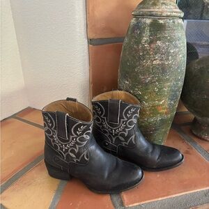 Sterling River Black Genuine Leather Western Ankle Boots with White Embroidery 8
